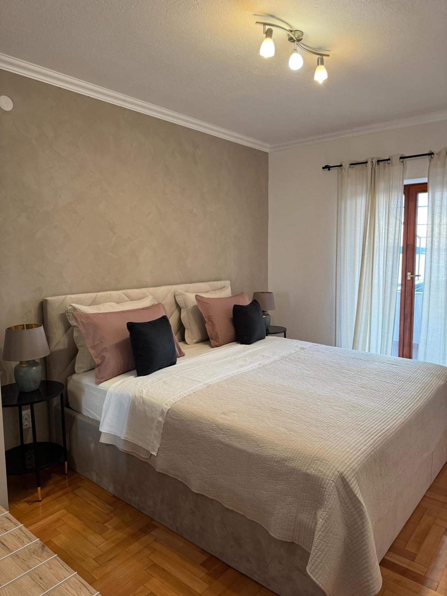 Apartments Ivusic Хвар Экстерьер фото