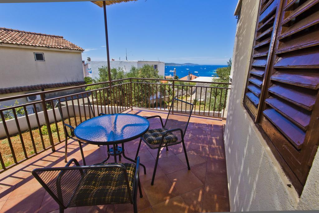 Apartments Ivusic Хвар Экстерьер фото