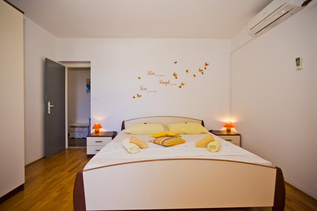 Apartments Ivusic Хвар Экстерьер фото